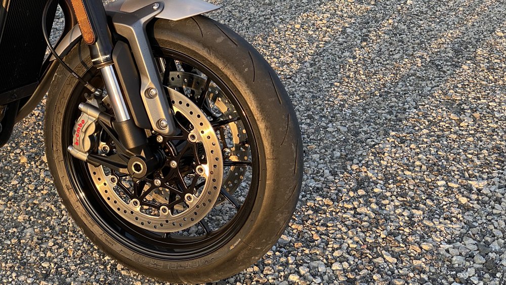 Triumph Speed Twin front wheel and brake