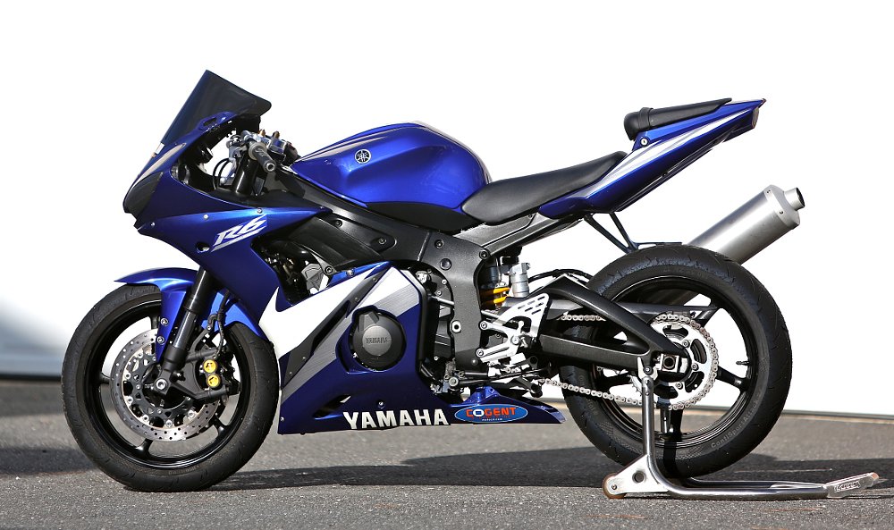 the revived Yamaha YZF-R6 as a track bike