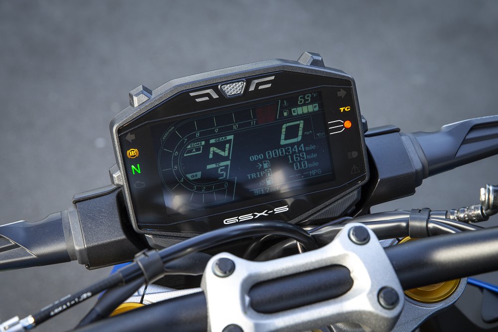 Close up shot of the LCD dash on the GSX-S1000