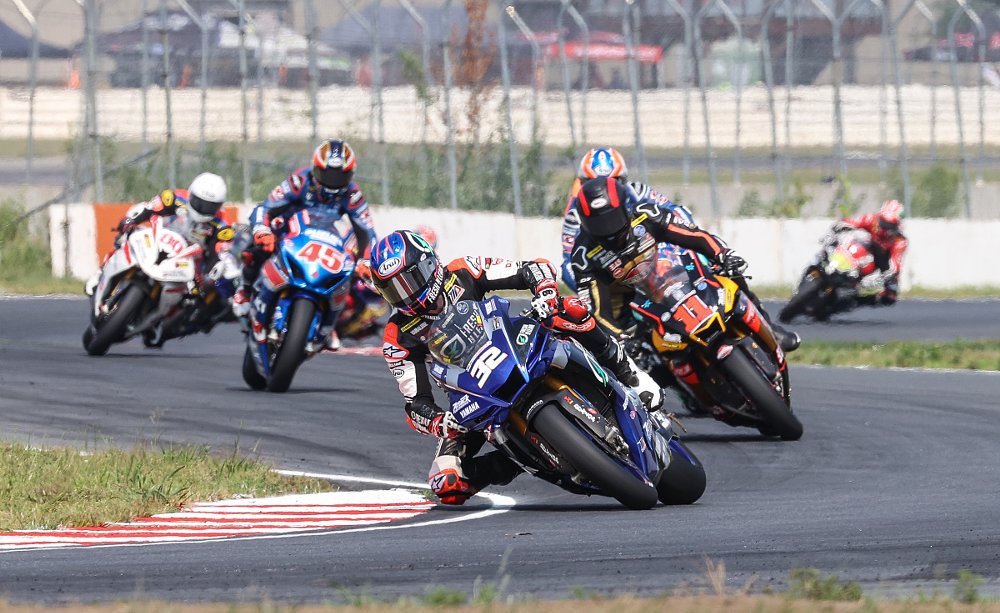 Jake Gagne leading the field in a MotoAmerica Superbike race