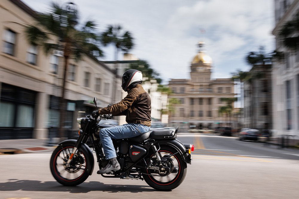 riding the Royal Enfield Classic 350