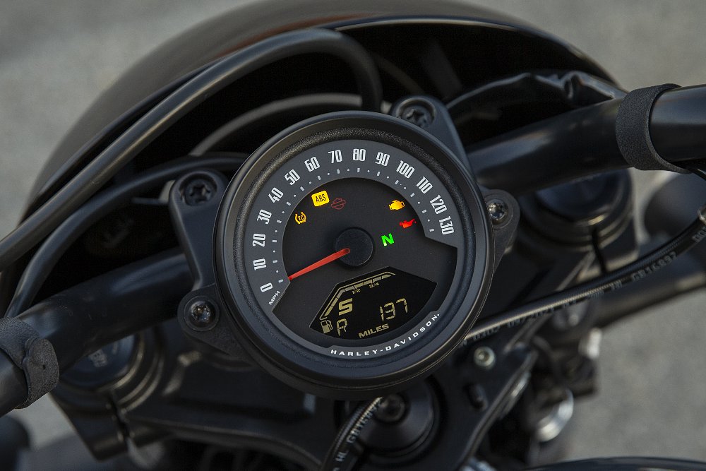 Harley-Davidson Nightster dash