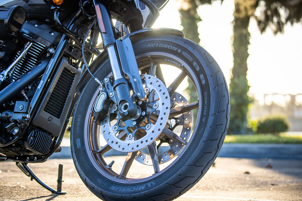 Low Rider ST front wheel, brakes and suspension