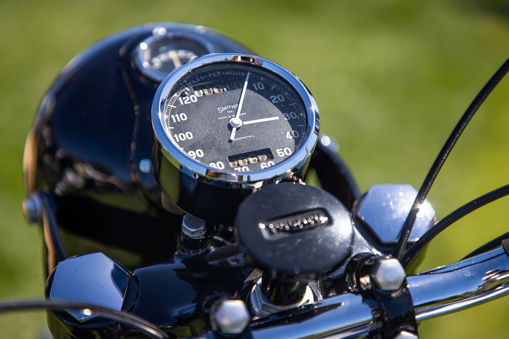 Triumph Trophy gauges