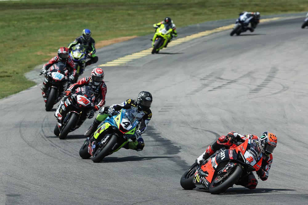Supersport field racing