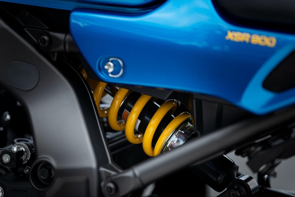 a close up view of the rear shock on the xsr900