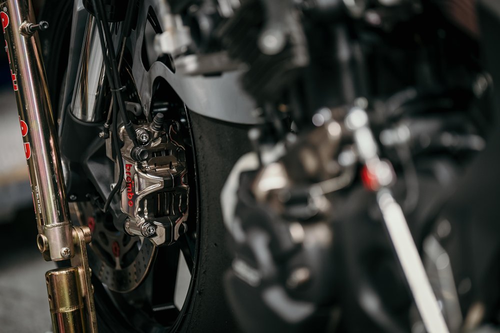 Yoshimura YZF-R7 brakes. 