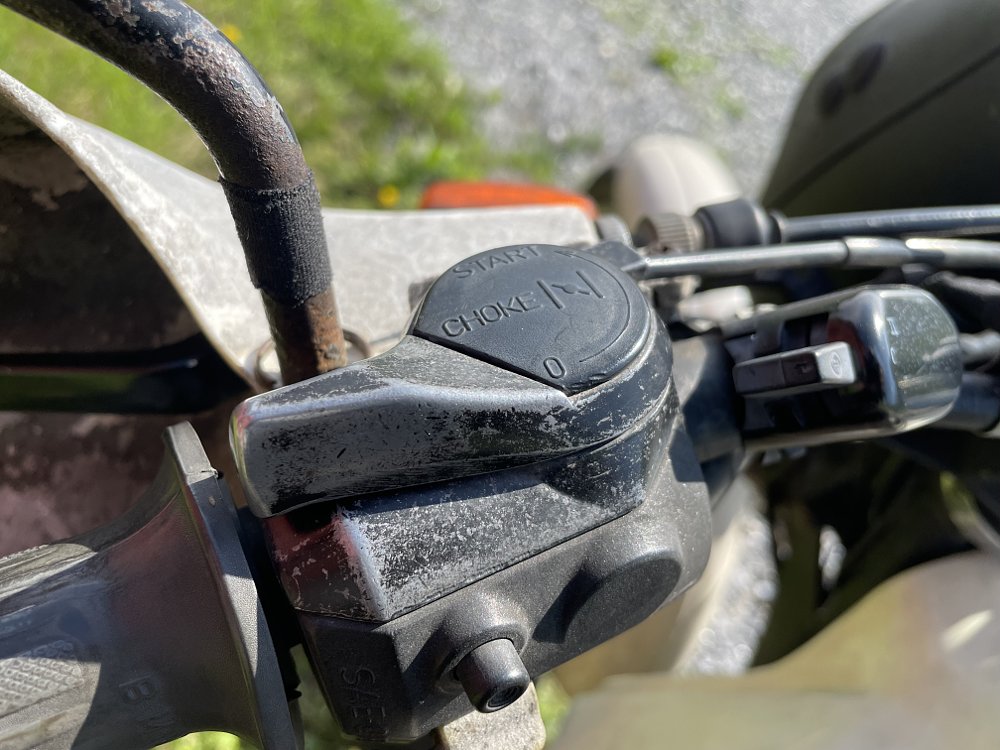 1981 BMW R 80 G/S detail of choke lever and left switchgear.
