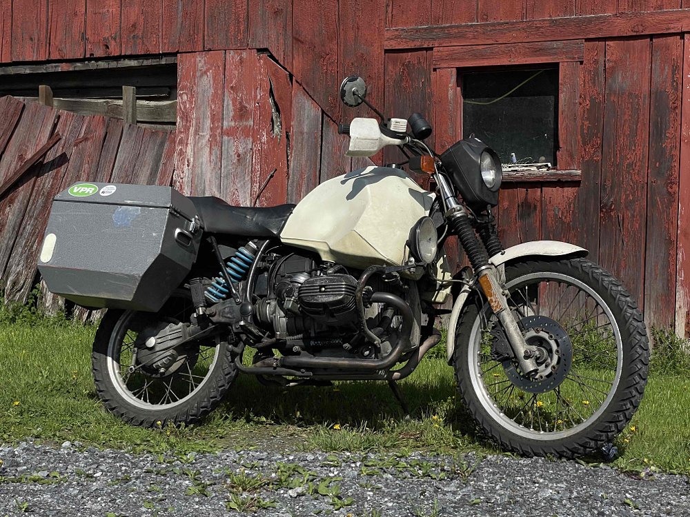1981 BMW R 80 G/S parked in front of a red barn in Vermont.