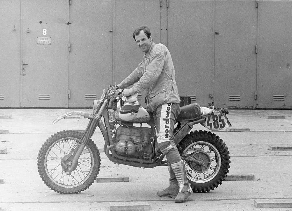 BMW's GS800 prototype with its inventor, Laszlo Peres