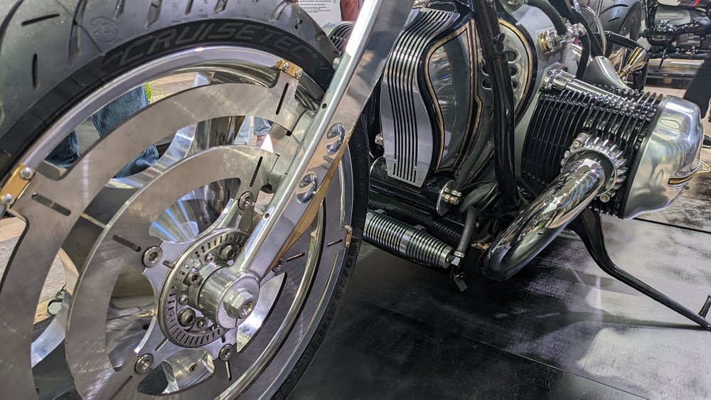 BMW R18 custom brake