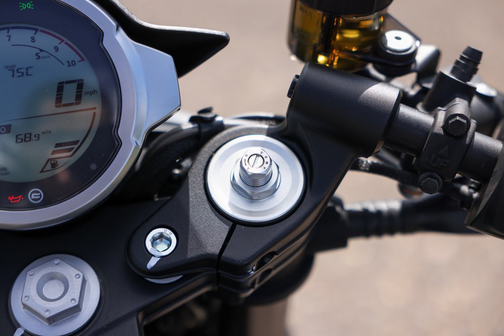 The forks and the rear shock are fully adjustable. 