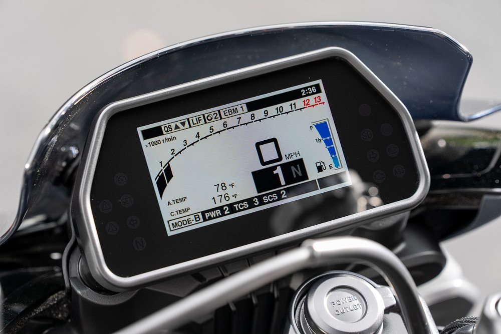 2022 Yamaha MT-10 dash display