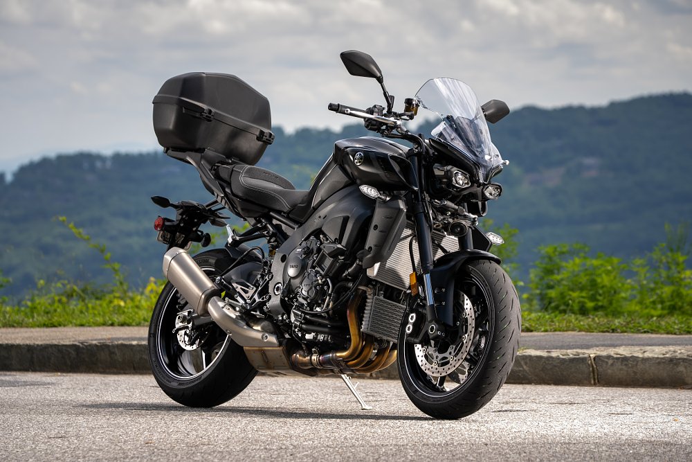 2022 Yamaha MT-10 with accessory top box and windscreen.