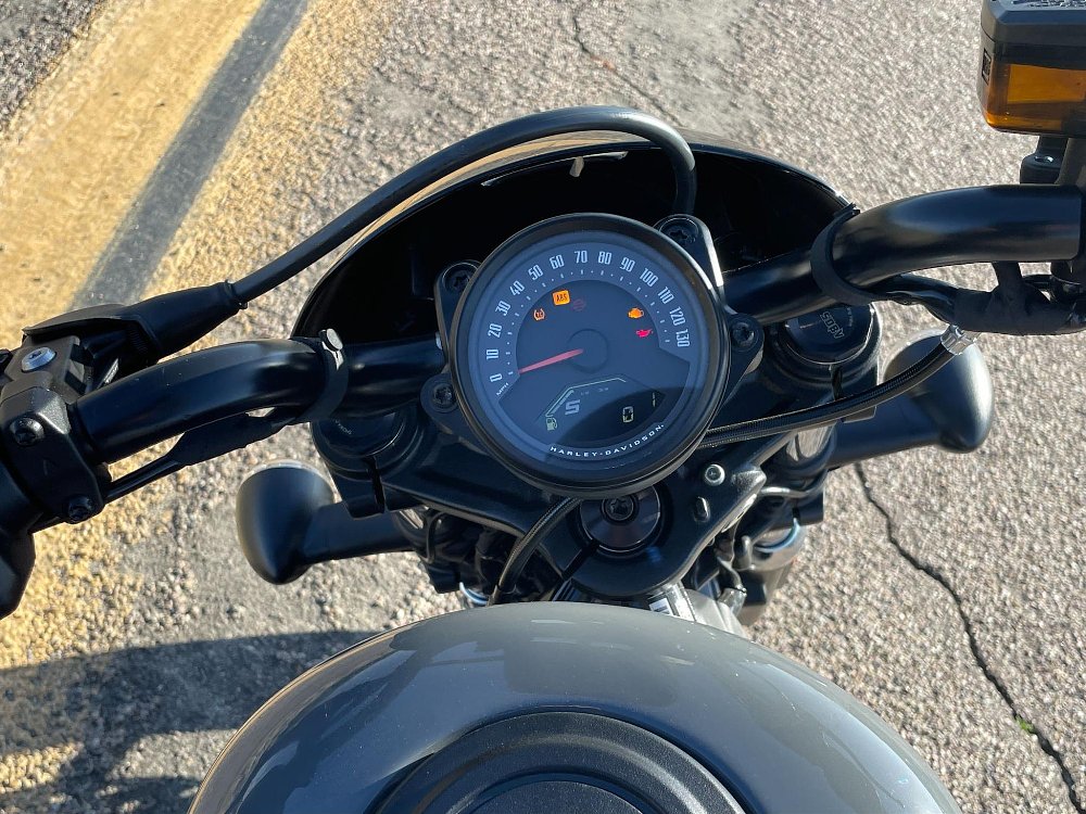 A close up photo of the H-D Nightster instrument dash
