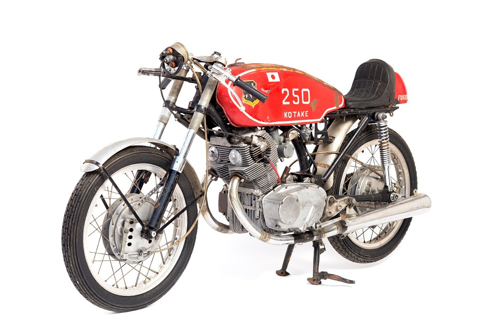 studio photo of the Honda CB72