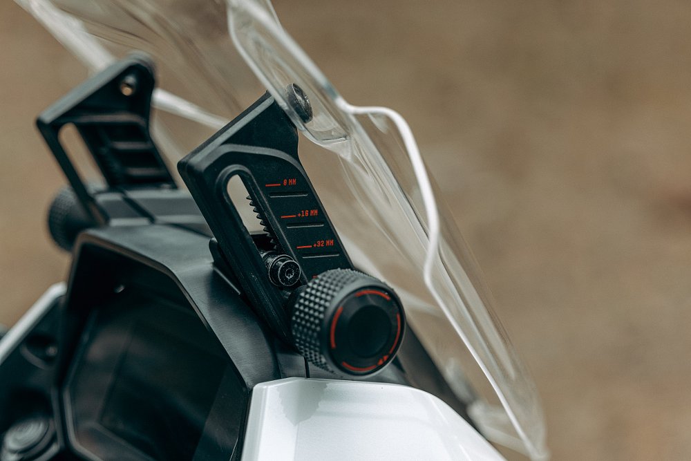 adjustable windscreen on the Zero DSR/X