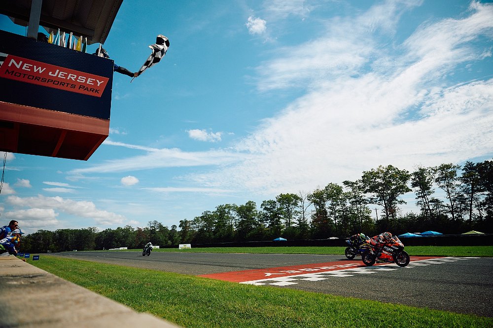 Herrin narrowly beating Landers to the finish line