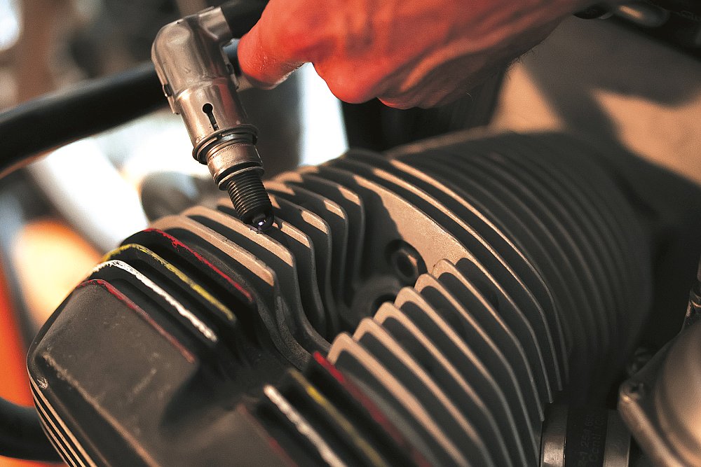 testing to see if the spark plug is sparking