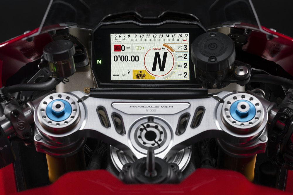TFT display on the Ducati V4 R