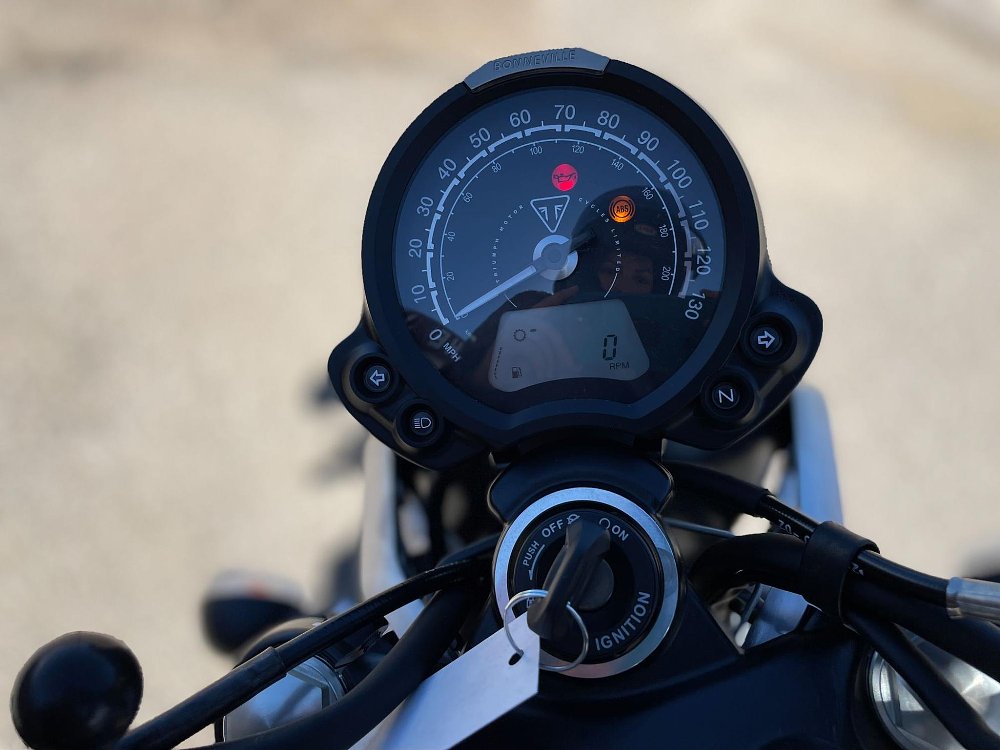 A close up view of the round analog dash on the Triumph Speed Twin 900 motorcycle