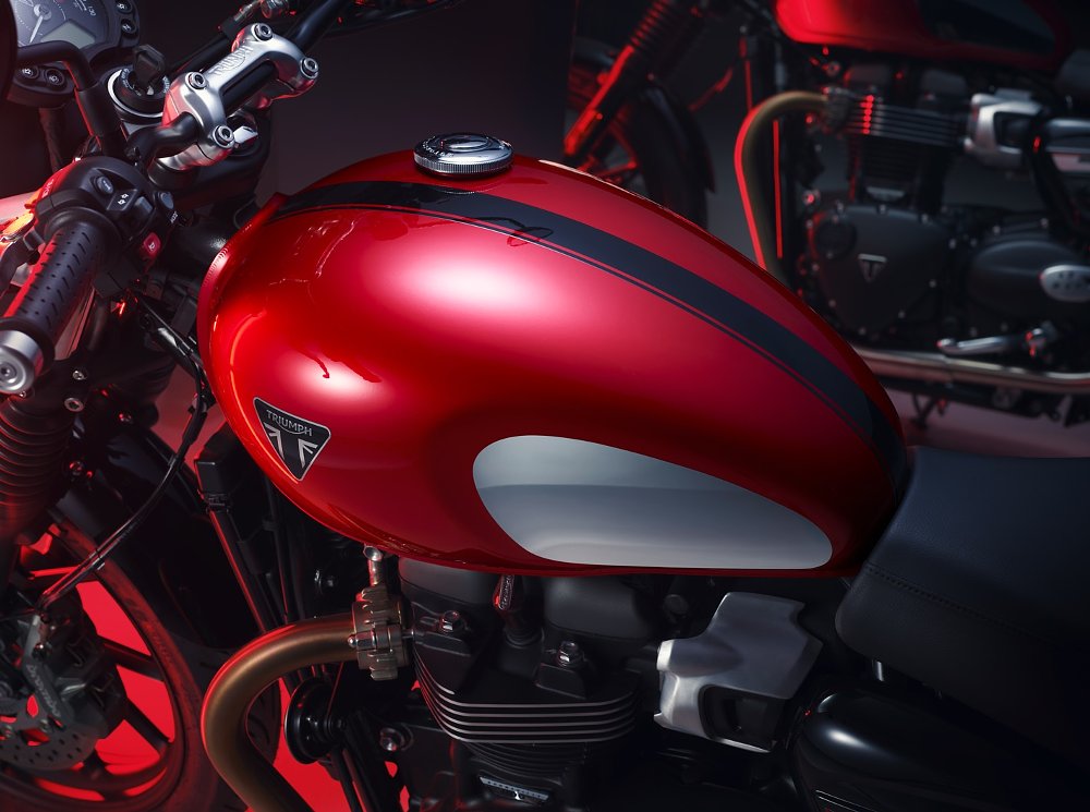 Speed Twin 900 Chrome tank