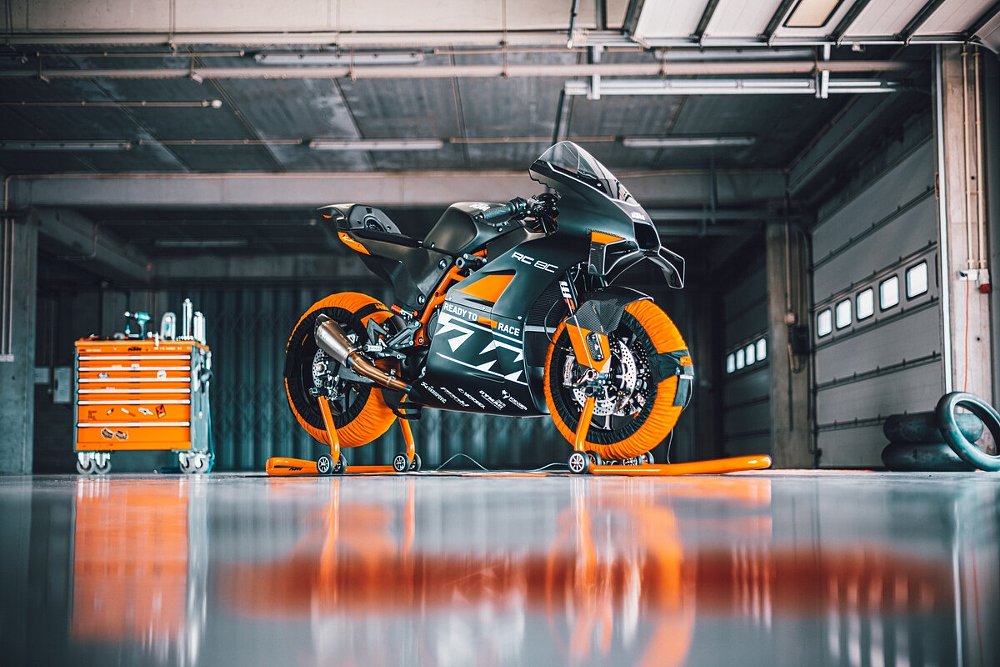 KTM RC 8C in the race paddock with tire warmers