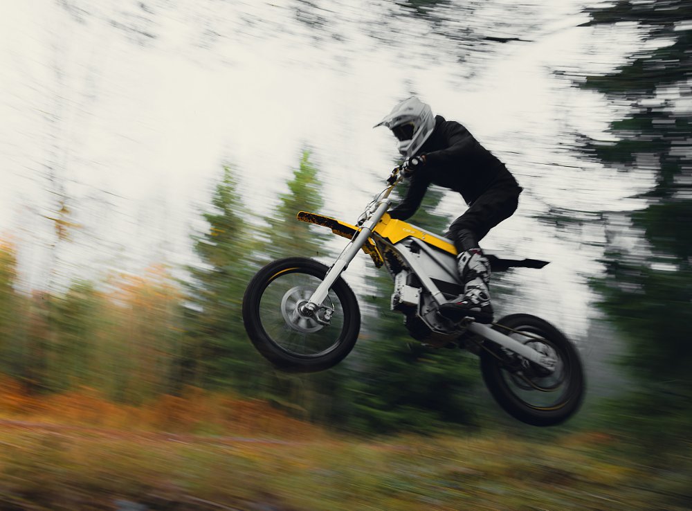 CAKE Bukk riding on a forest trail