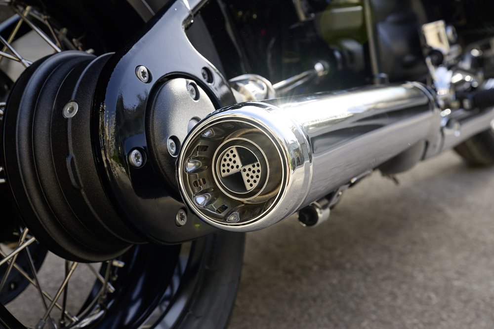 BMW R18 exhaust