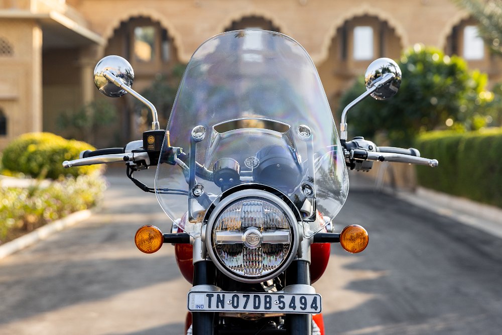 A close up view of the touring windscreen on the super meteor 650
