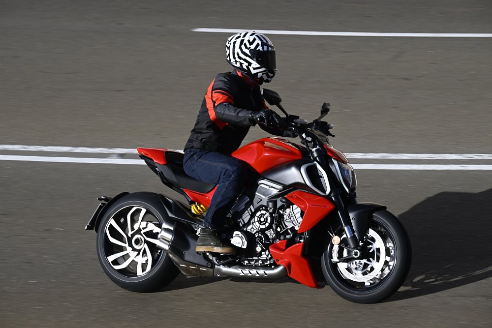 Ducati Diavel V4