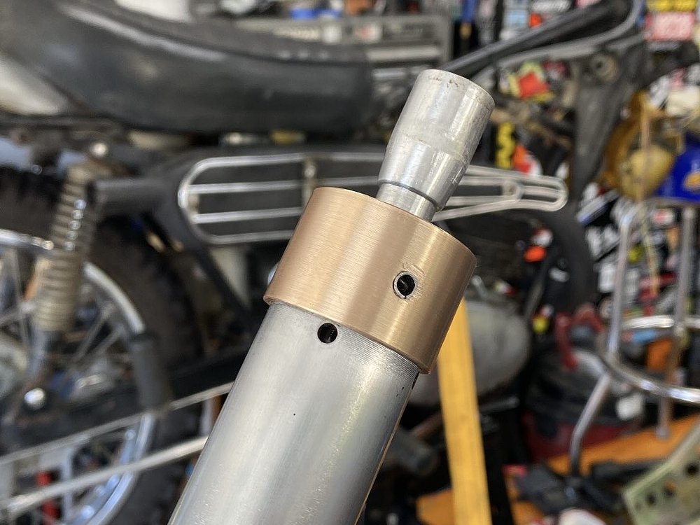 New bronze bushings on the DT1 fork. 