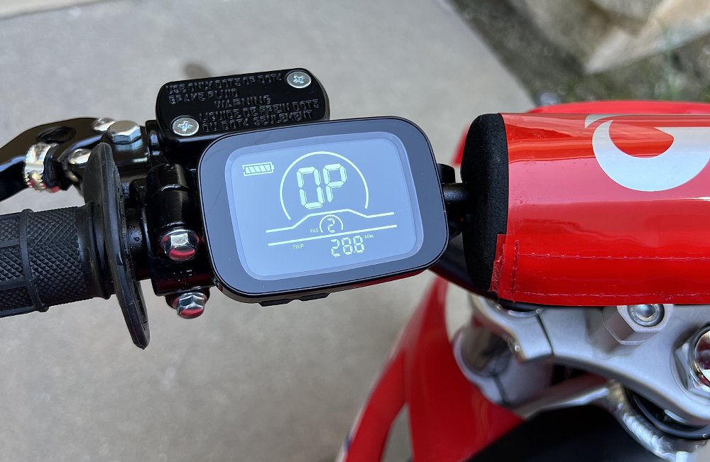 Honda CRF-E2 handlebar-mounted screen to display battery life and ride modes.