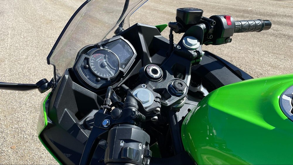 A close up of the Ninja 400 dash cluster