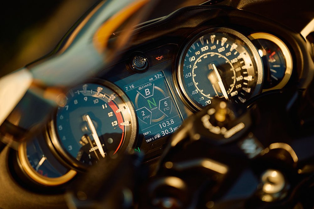 2023 Suzuki Hayabusa display gauges.