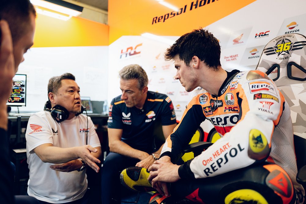 Joan Mir talks with his team in the paddock