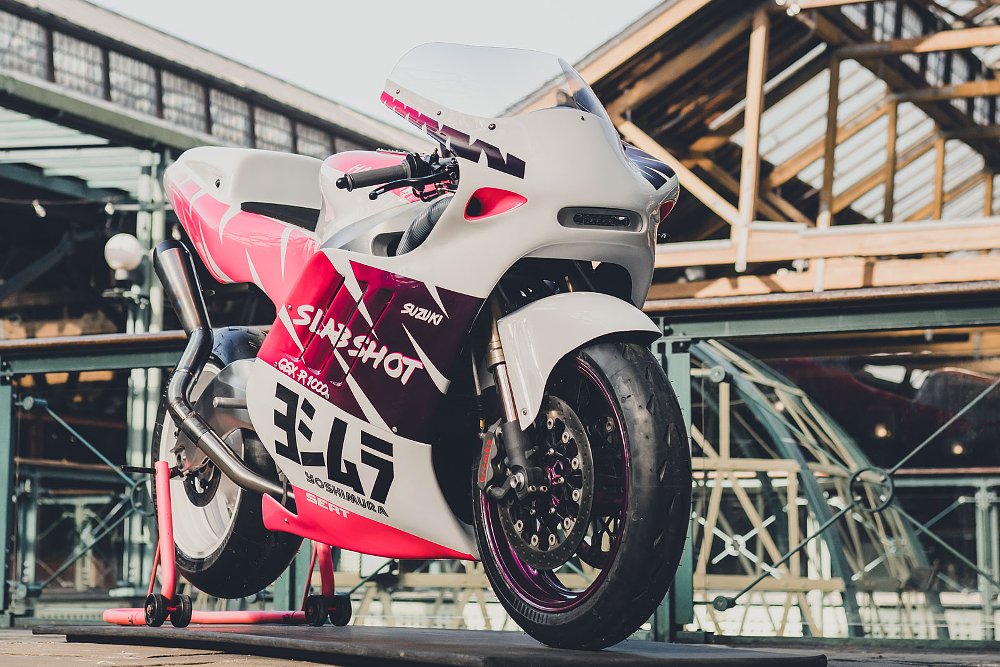 Slabshot custom Suzuki sport bike white and pink