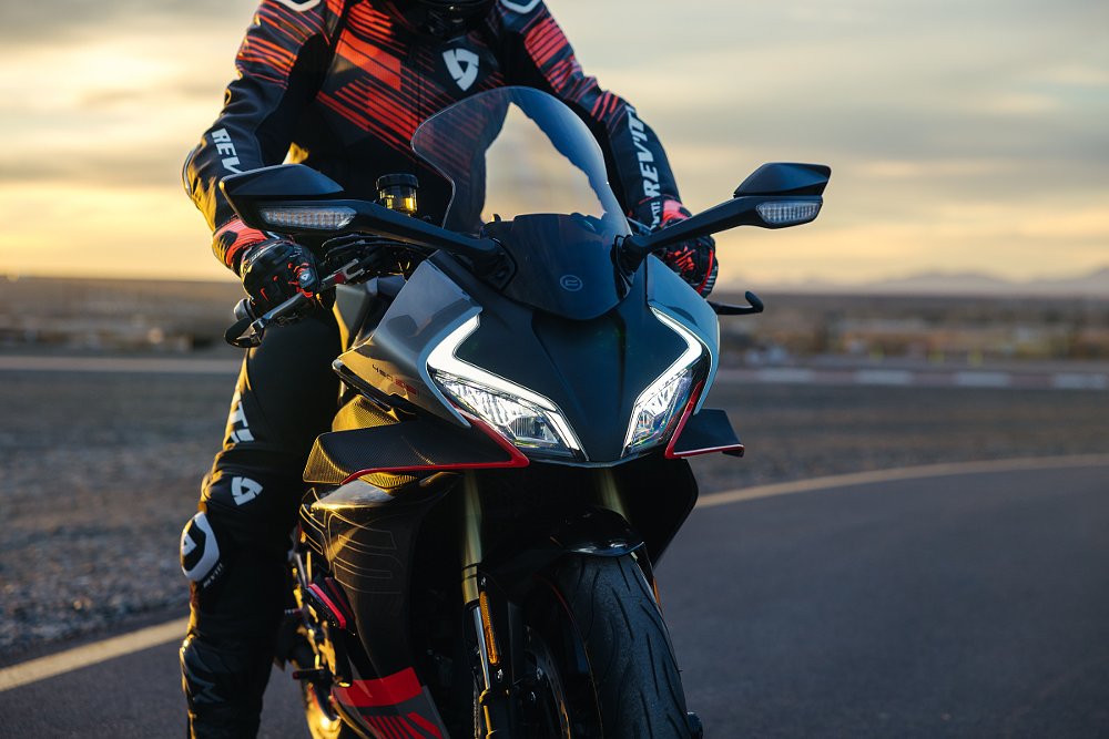 closeup of winglets on the CFMOTO 450SS