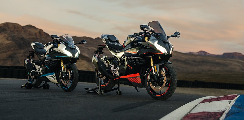 two colors of the CFMOTO 450SS