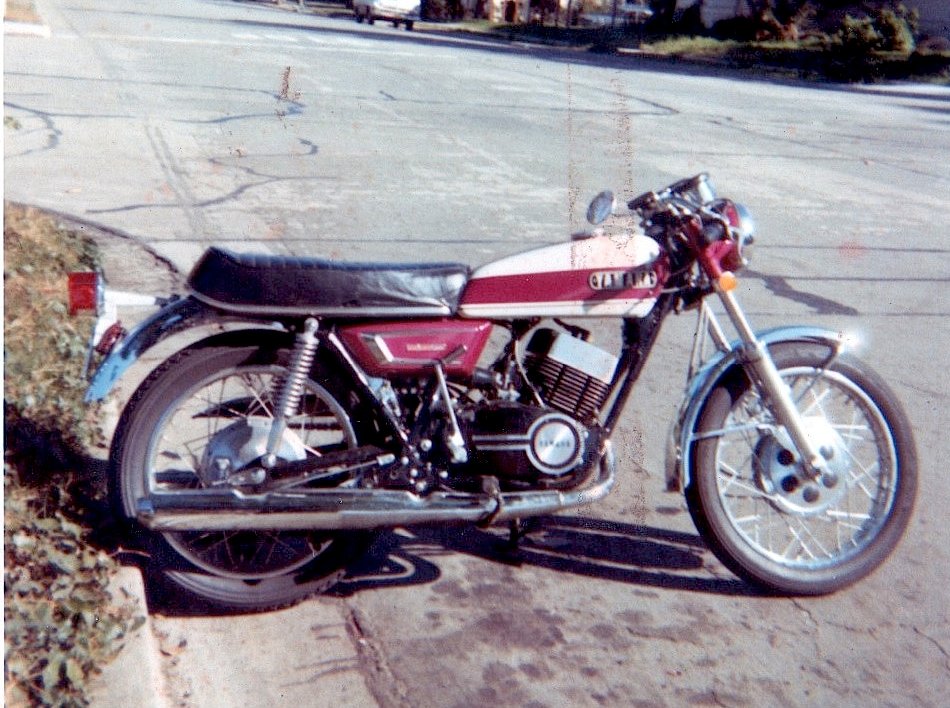 Yamaha R5 motorcycle