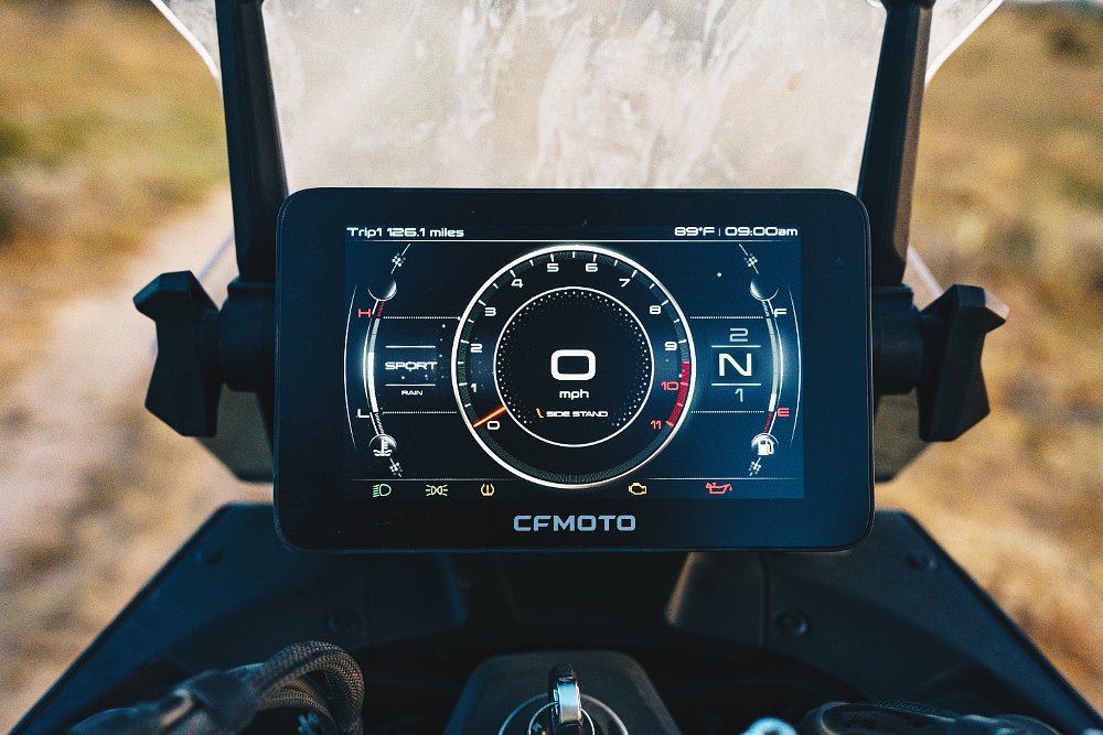 CFMOTO Ibex 800 TFT display