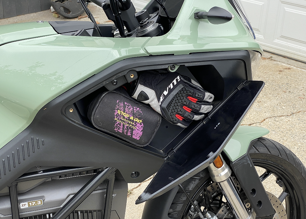 Zero DSR/X side compartment open. 