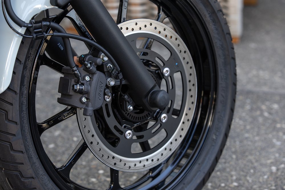 2024 Kawasaki Eliminator front break