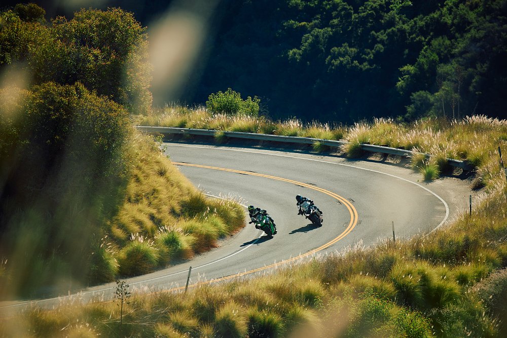 CFMOTO 450SS vs Ninja 400 riding in the canyons