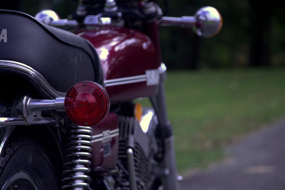 rear view of the RD350 and the red rear turn signal