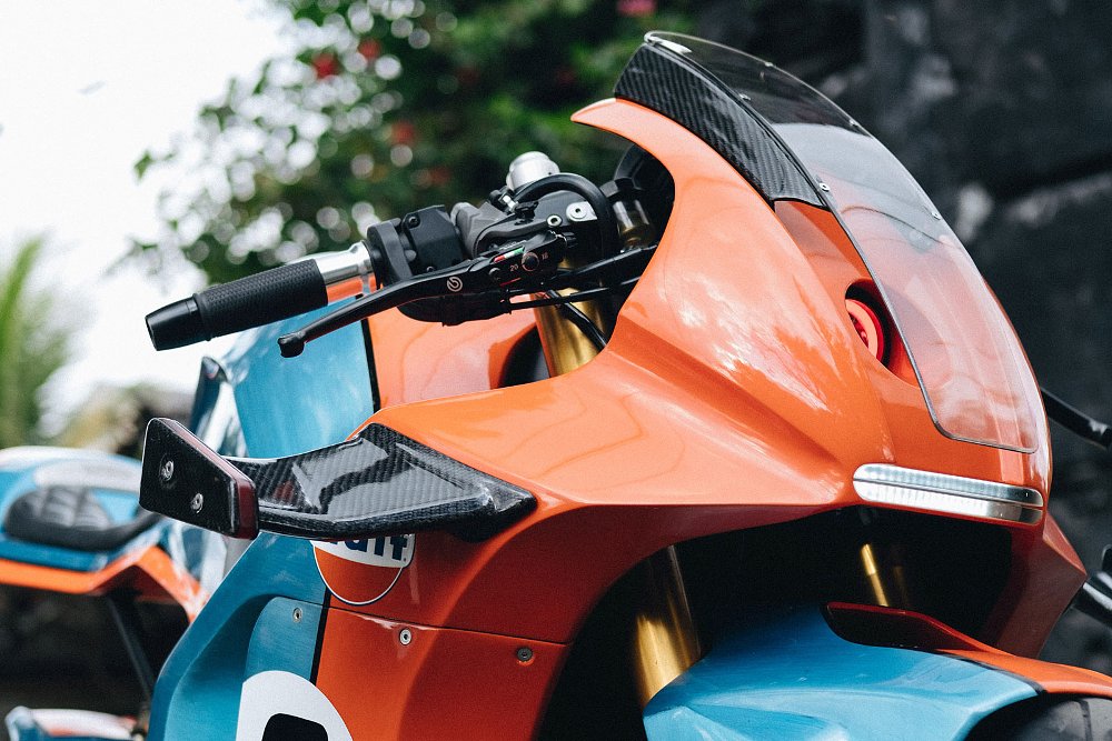 closeup of carbon fiber wins with turn signals