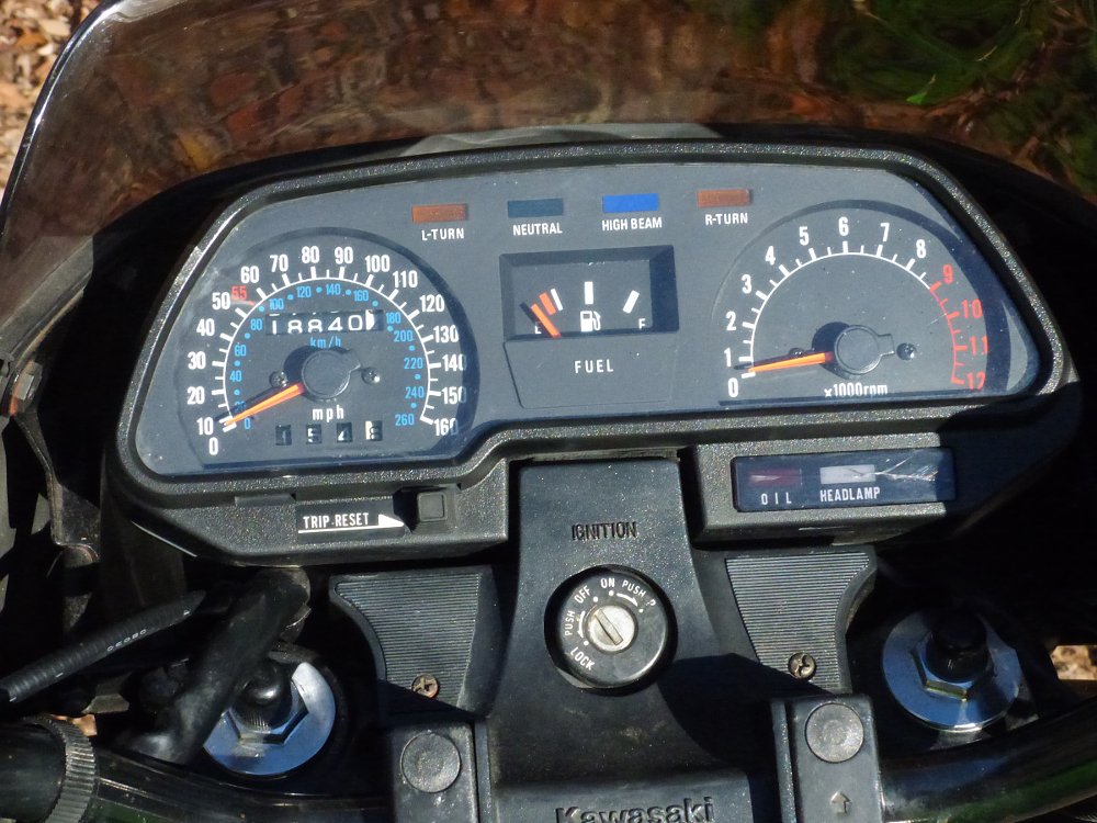 gauges on the Kawasaki KZ1000R