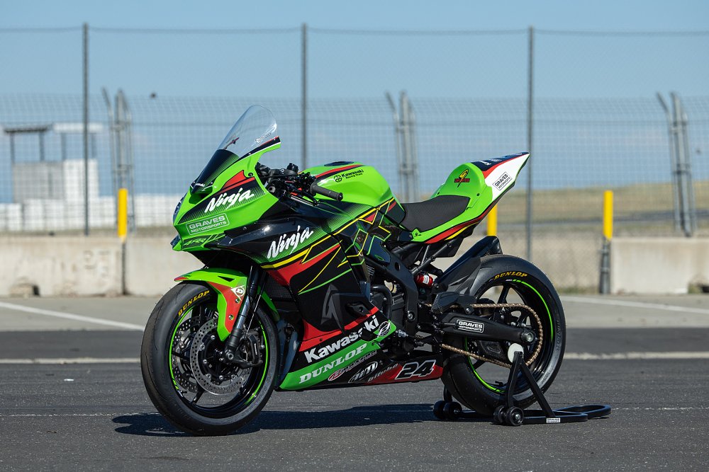 Graves-modified ZX-4RR parked at the track