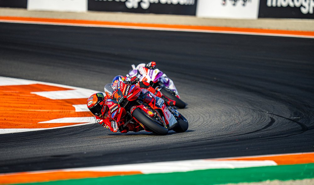 Bagnaia leads the race at Valencia