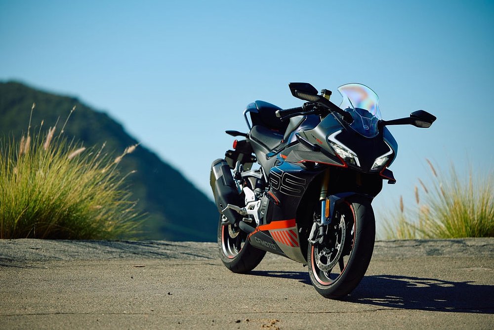 CFMOTO 450SS parked at a mountain road overlook